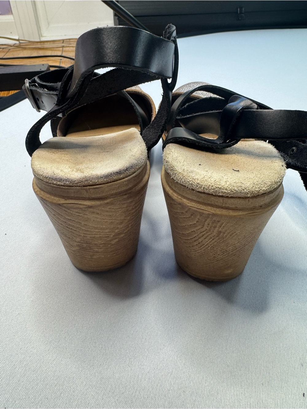 Calou Stockholm Tilda Clog Black Strap with Metallic Gold Toe Size 38 - Picture 4 of 6